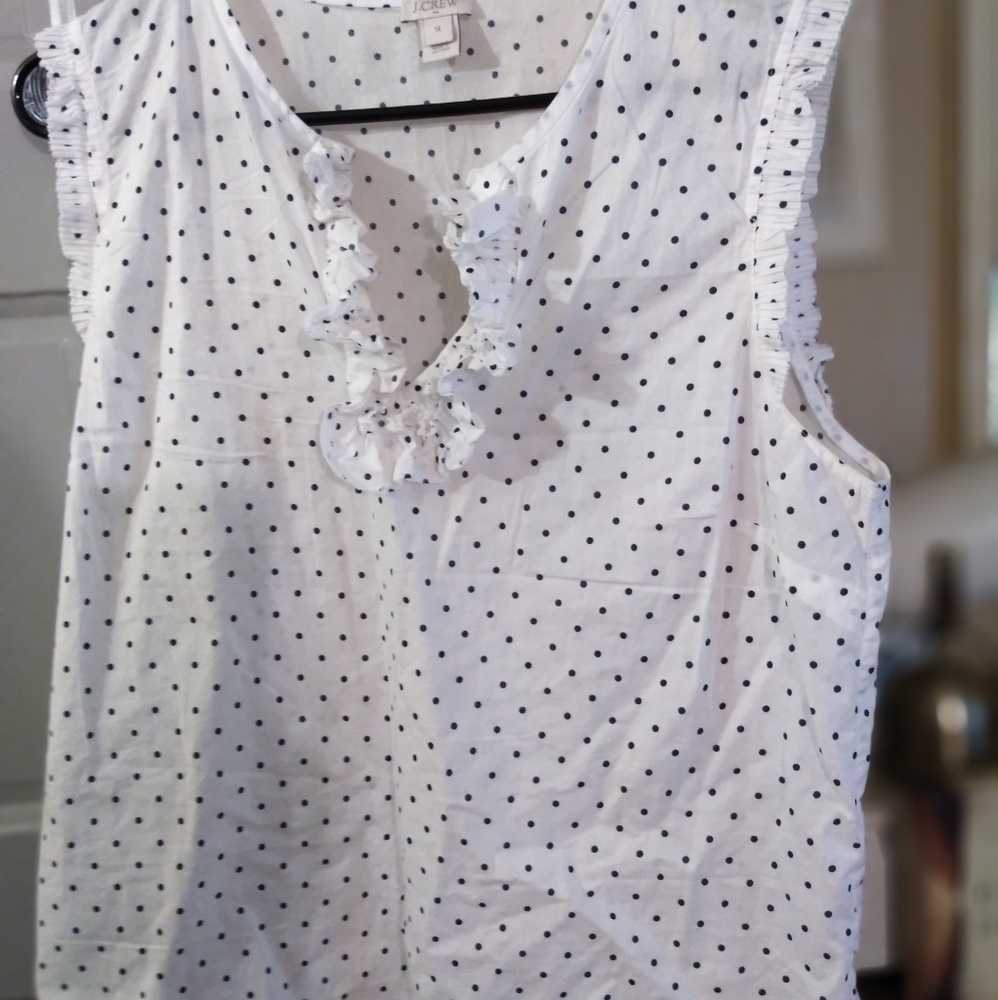 SOLD!!2/$10🌸J.C. CREW POLKA DOT SLEEVELESS TOP🌺.
